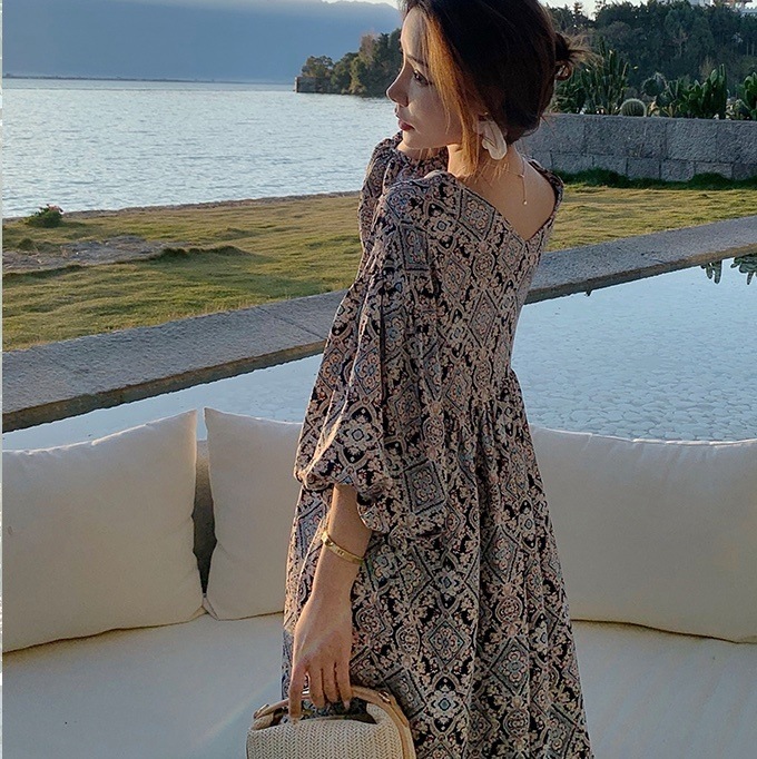 ワンピース フレアワンピース ロング ロング丈 袖あり 7分袖 七分袖 ボリューム袖 Vネック フレア ウエストマーク ハイウエスト かわいい 大人可愛い おしゃれ お洒落 かっこいい レトロ