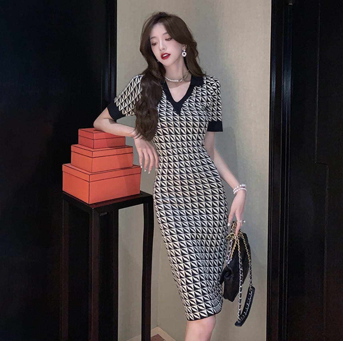 ワンピース デート ワンピドレス ミモレ ミモレ丈 袖あり 半袖 Vネック スリム タイト 細身 かわいい 大人可愛い きれいめ シンプル カジュアル 大人 上品 おしゃれ お洒落 主役級 存在感 柄