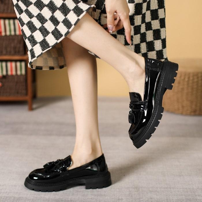 ローファー レディース 靴 アウトレットシューズ タッセル フリンジ エナメル ローファーシューズ 滑りにくい 歩きやすい 疲れにくい 厚底 フラット ヒール