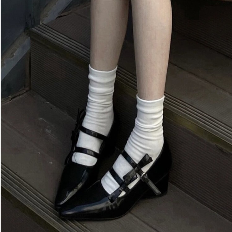 今年 トレンド 韓国風 秋冬 セミスクエアトゥフラット ブラックパンプスシューズコーデ ファッション系 靴 フレンチ レディース きれいめ 秋 カジュアルアップ オフィス OL