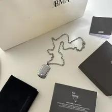 ブラックエナメルスクエアペンダントネックレス - トレンディなステートメントピース