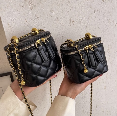 バッグ バック カバン かばん 鞄 レディースバッグ レディースバック ショルダーバッグ ショルダーバック ハンドバッグ ハンドバック 大容量 収納 多収納 多機能 機能性 便利 コンパクト 4