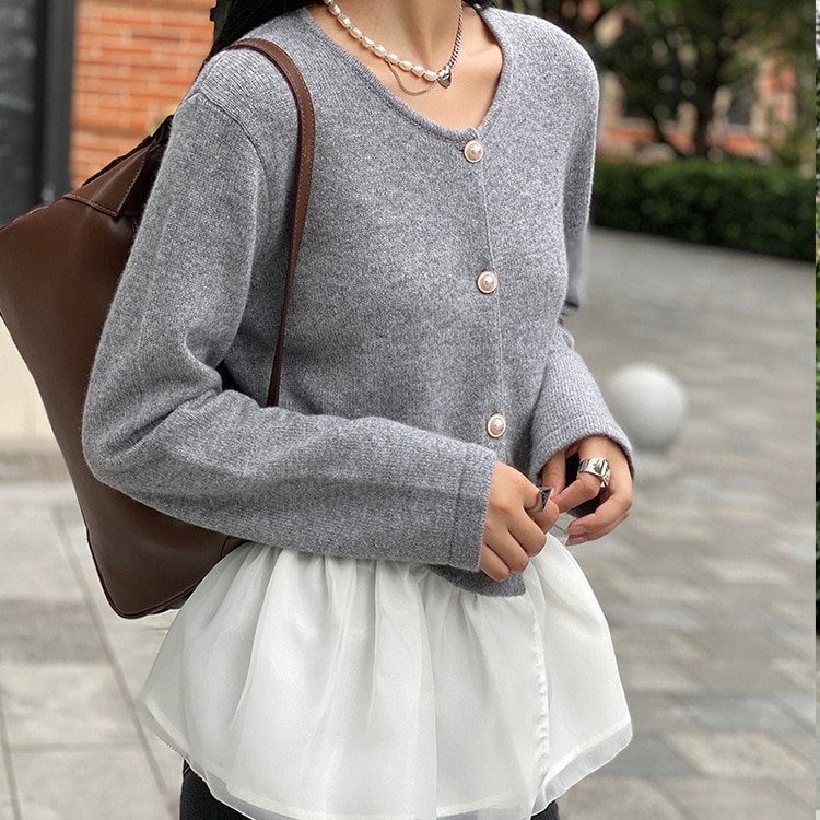 セーター ドッキングデザイン カラバリ フリル パールボタン 黒 グレー ベージュ 韓国 レディース オルチャン トップス カットソー ニットソー 袖あり 長袖 ラウンドネック フレア