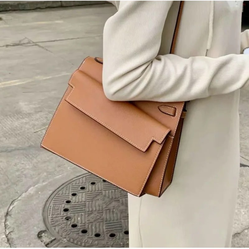 女性のための本革のショルダーバッグ,高級ホボボックス,カジュアルホボ,ヴィンテージのファッション,新しいデザイン2024