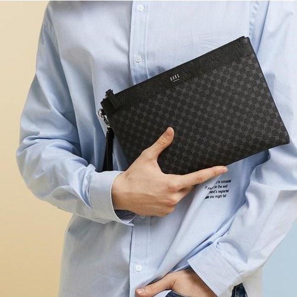 DBBA3E467 [LOUIS BRIDGE] ブラックレザー DDロゴパターン ミディアムクラッチバッグ