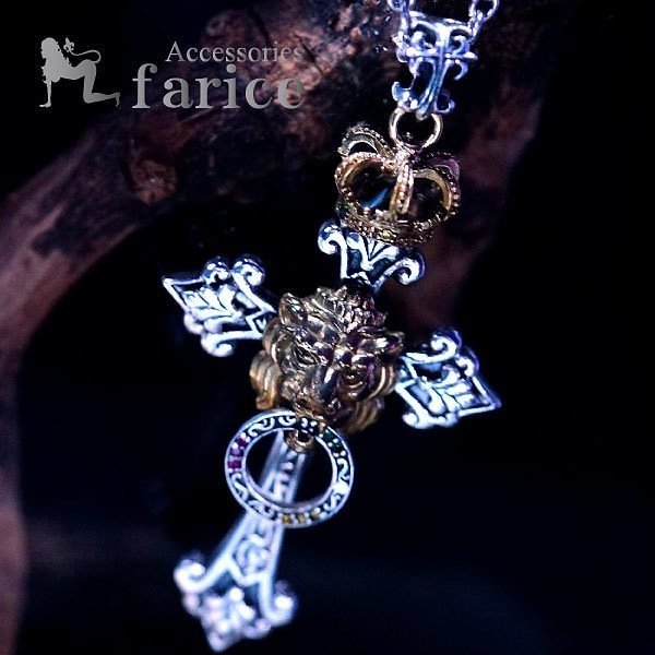 クロスフローリー(百合の花の十字紋章) ライオン&クラウン&サークル立体型 ブラスゴールドバイカラーデザイン トリプルカラー(レッドグリーンイエロー)キュービックジルコニア装飾 メンズ シルバー9