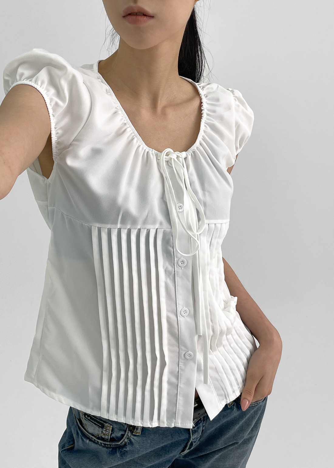 フィッティングストラップパフキャップスリーブブラウス
