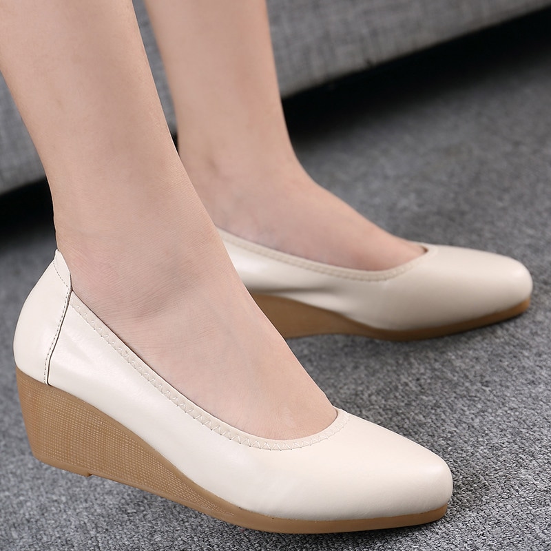 パンプス 痛くない ぺたんこ ウェッジソール ローヒール 走れる ポインテッドトゥ ウェッジヒール パンプス ファー付き ウェッジソールパンプス パンプス 通気 走れるパンプスウェッジ ソール 仕事 14,215円