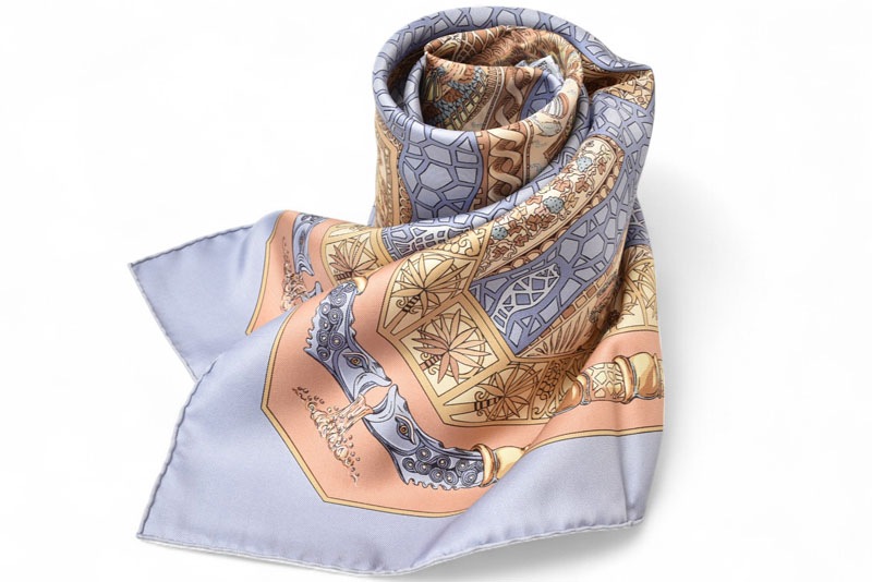 スカーフ カレ90 シルクツイル私たちの海 ライトブルー【中古】 27,170円