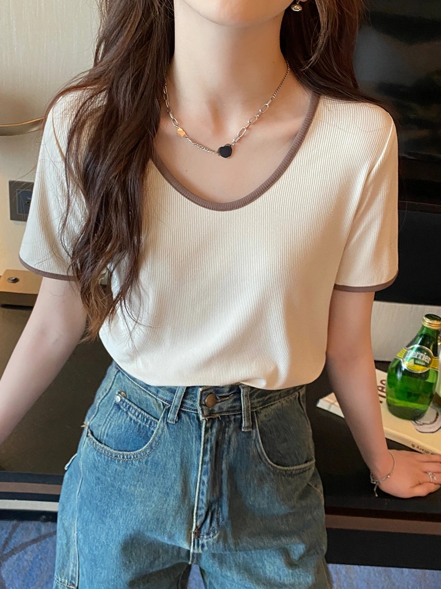 ポジティブショルダーTシャツ女性半袖夏新しい衝突Uネックフレンチ鎖骨ユニークなシックなスレッドトップス