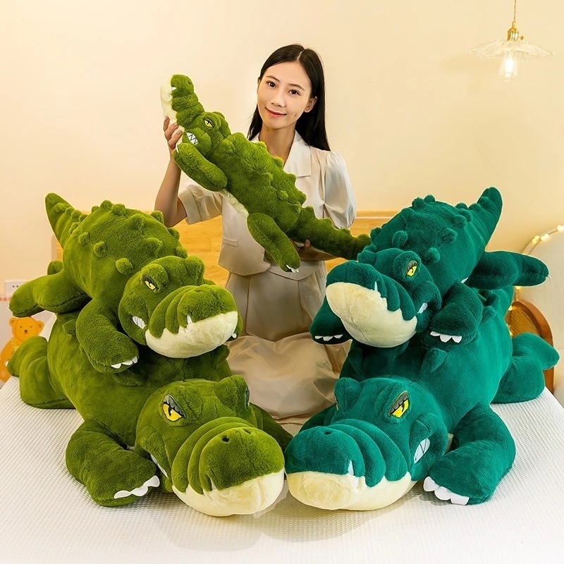 長いワニの枕ぬいぐるみ大型シミュレーション ソフトウェア ラビット ファー ワニのベッドで眠る人形