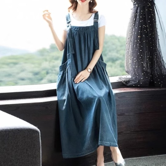 ゆったり ワンピース ジャンパースカート ジャンスカ ロング ロング丈 マキシ マキシ丈 袖なし スクエアネック フレア セミフレア Aライン ギャザー ギャザー使い デニム ブルーデニム かわいい