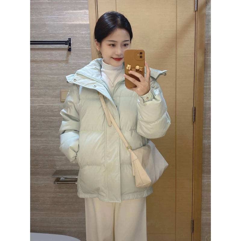 スタイリッシュなデザインの小柄な女性向けのホットなスタイルの取り外し可能なフード付きダウンパッドジャケットゆったりと暖かい冬の厚みのある中綿ジャケット