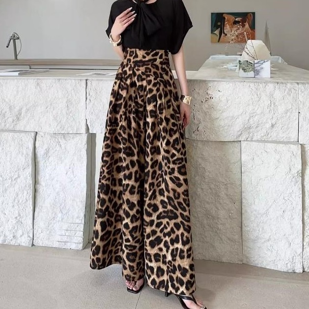 レディース パンツ ボトムス フレア ロングパンツ ロング 丈長 ワイド 裾ワイド ポケット ハイウエスト 薄手 大人可愛い シンプル カジュアル エキゾチック こなれ感 個性的 主役級 存在感