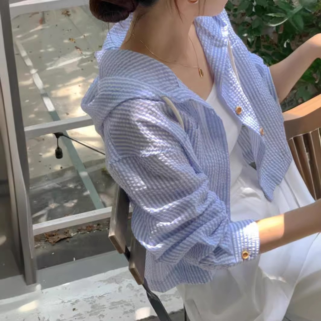 【1つ買うと10つ無料】2025夏の汎用シングルブレストストライプショートルーズロングスリーブサンプロテクションの女性のためのフード付きシャツ