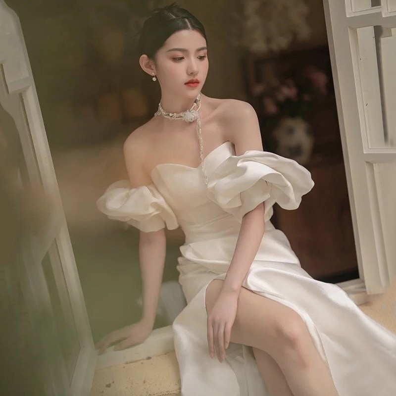 フランス式の胸の軽いウェディングドレスの新型の花嫁の気質はシンプルです