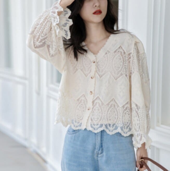 トップス デート ブラウス カットソー かわいい 大人可愛い きれいめ シンプル カジュアル 大人 Vネック 長袖 カーディガン 前開き 羽織 レース 刺繡 透け感 ホワイト ショート丈 休日 韓国 5,375円