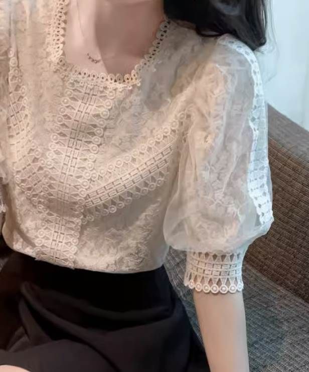 存在感 ネイリスト トップス 上品 美容部員 カジュアル 個性的 きれいめ こなれ感 ブラウス アパレルスタッフ 大人女子 美容師 パフスリーブ レース シャツ メイクアップアーティスト お洒落 半袖 5,464円