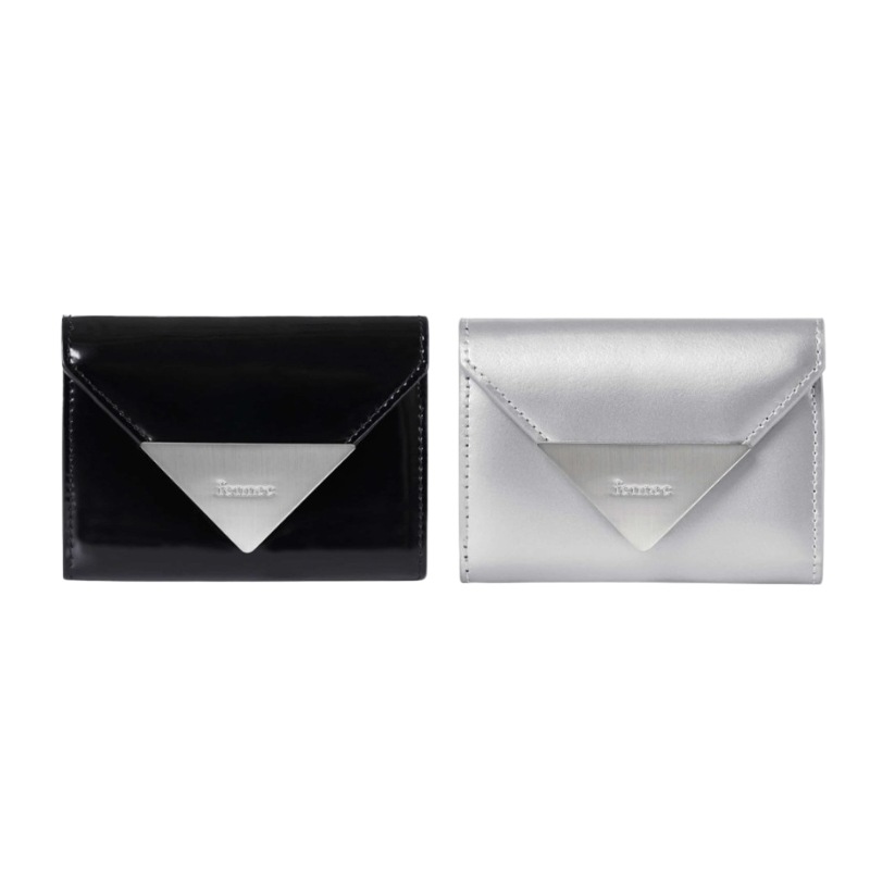 Lacquer triangle wallet ミニー財布