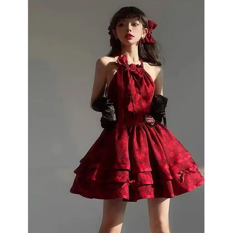 女性の秋の赤いホルターネックドレスレトロふわふわスカート