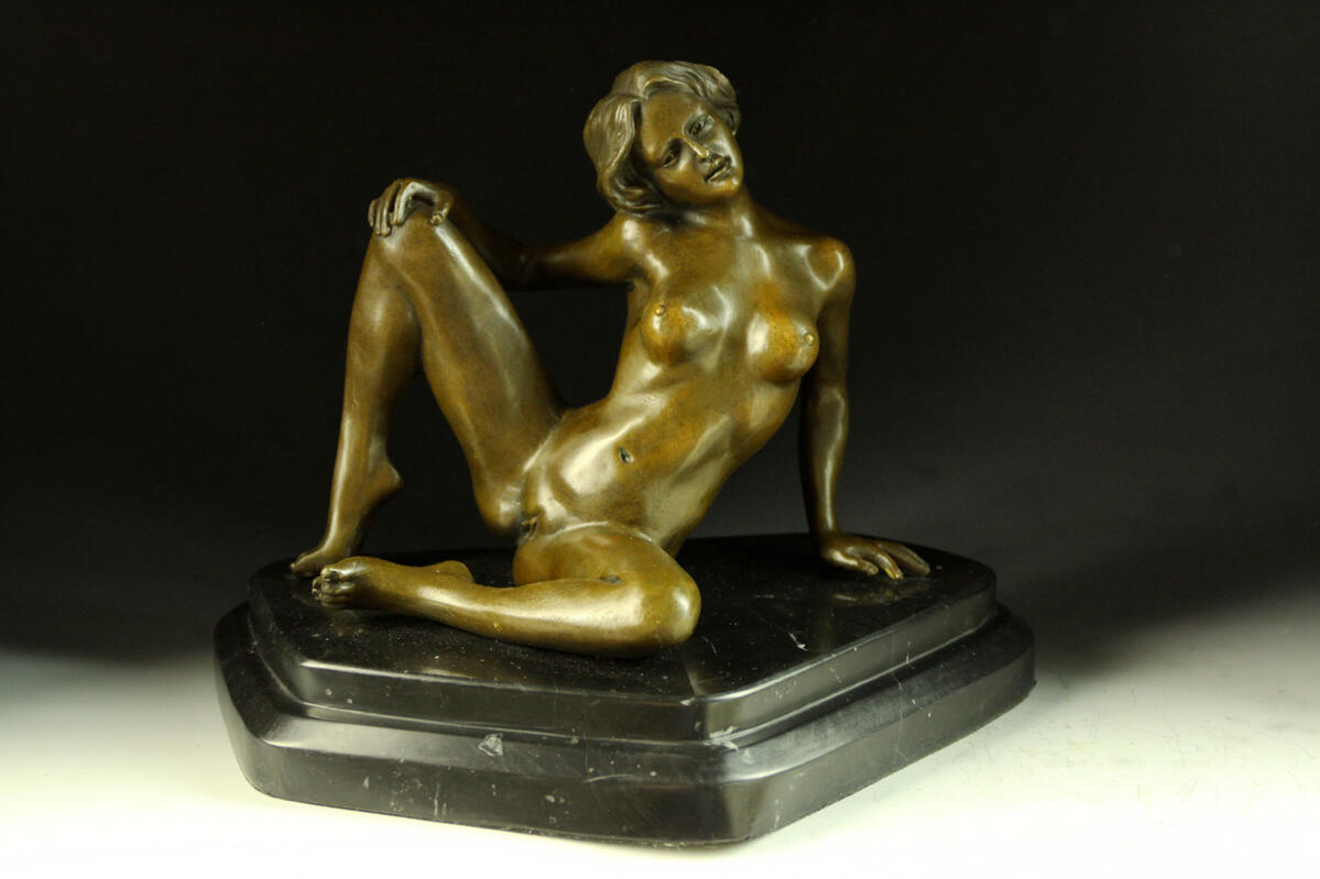 割引クーポン 超人気ブロンズ像セクシーな裸女Nino Oliviono名品銅像　インテリア家具　置物　彫刻　銅像 彫刻