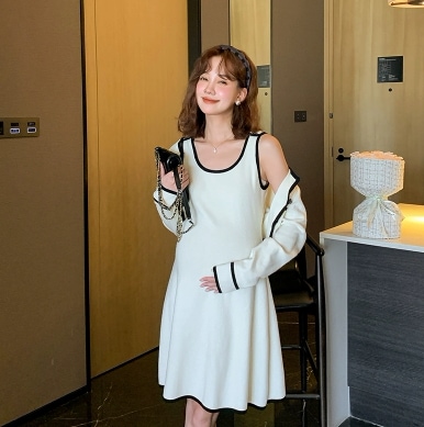 マタニティウエア ワンピース カーディガン フレアワンピース セット ひざ丈 ノースリーブ 長袖 Uネック デコルテ セミフレア タイト 細身 ストレート フリル 前開き 編み込み 伸縮性 薄手 7,474円