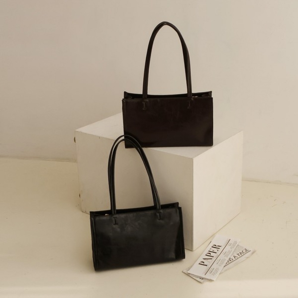 [Elysia] バニースクエアクラックショルダーバッグ