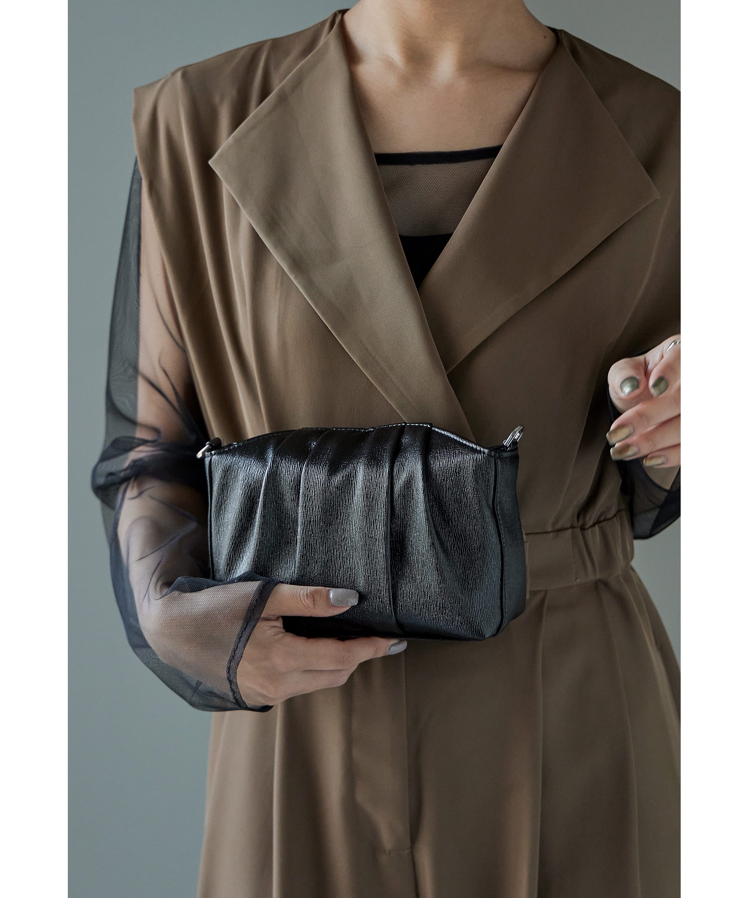 タックデザインシャイニーバッグ クラッチバッグ パーティーバッグ 2way スクエア ハンドバッグ ショルダーバッグ 肩掛け 斜めがけ 結婚式 お呼ばれ セレモニー パーティー 二次会 披露宴