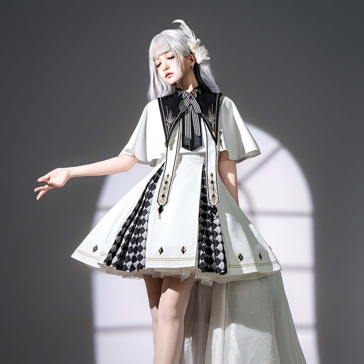 正規品デザインリアルアイズlolitaワンピースフェイクレザーネックマントホワイトゴシックプリンス系