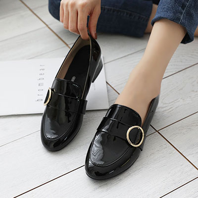 円形のバックルが可愛いデザインローファー3ヒールローファー30048