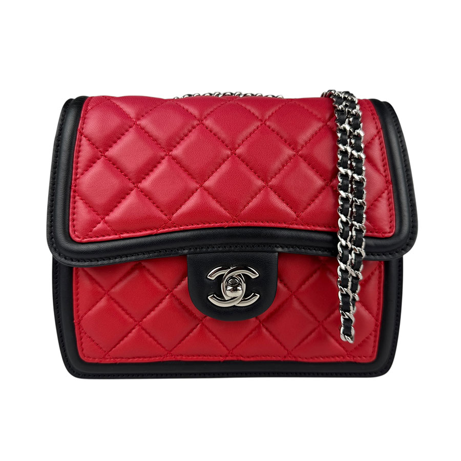 シャネル CHANEL ショルダーバッグ マトラッセ レザー レッド/ブラック/オフホワイト シルバー レディース z5411