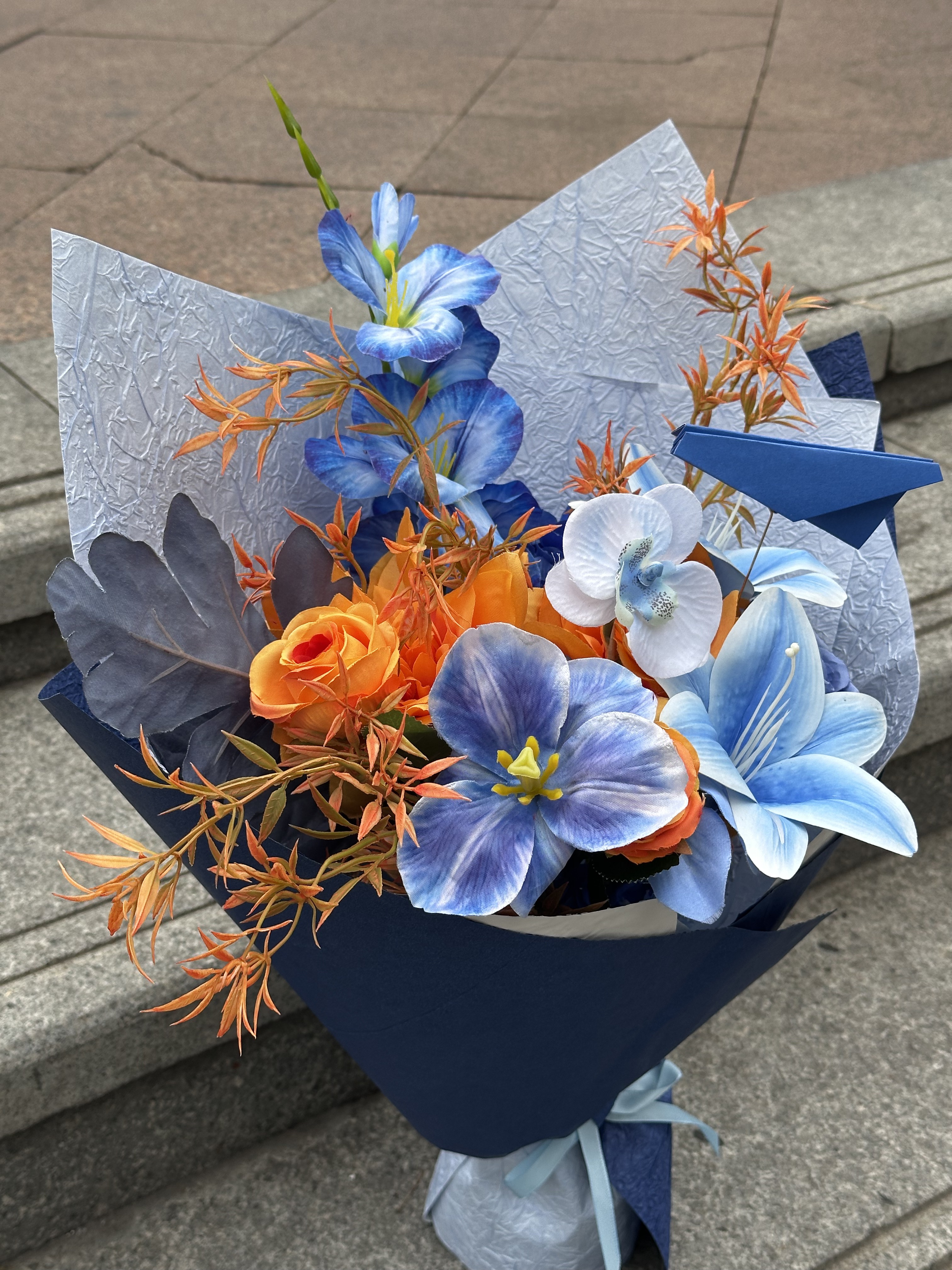 枯れない花 ブルーオレンジ造花 ギフト買い占め中 プレゼント カーネーション 花束 造花プレゼント誕生日誕生日 贈り物 結婚記念日 退職祝い 送別会 結婚祝い 卒業式