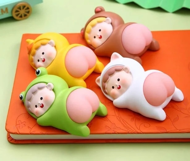 玩具 おもちゃ ストレス解消 ストレス解消ドール お尻ライト付き 置物 アクセサリー お尻スクイズ 四個入り