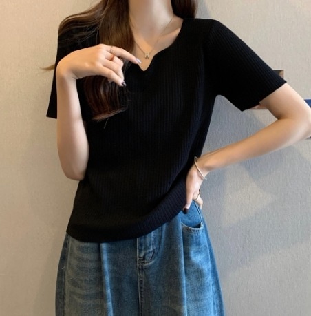 トップス Tシャツ シャツ カットソー 袖あり 半袖 Vネック 薄手 かわいい 可愛い きれいめ シンプル カジュアル おしゃれ お洒落 レトロ 女子 こなれ感 ラフ 抜け感 無地 春 4,520円