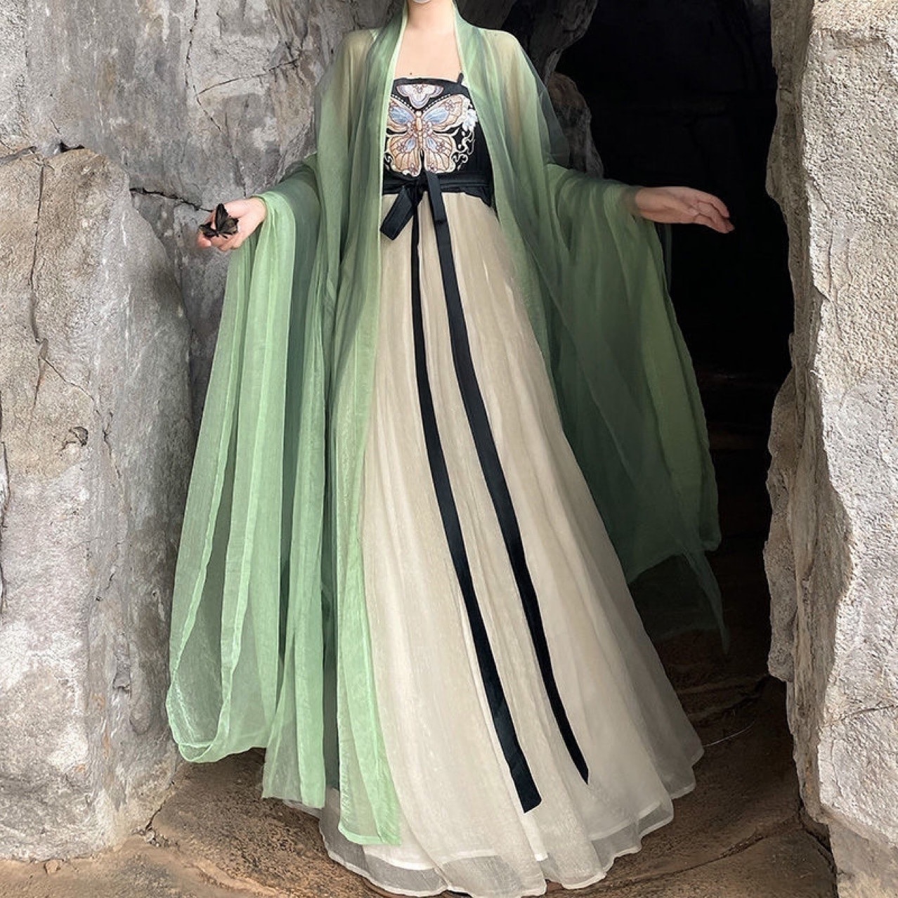 漢服女性の唐製ミロバランスカート長袖シャツ胸丈妖精刺繍春夏スーツデイリースカート卸売2023