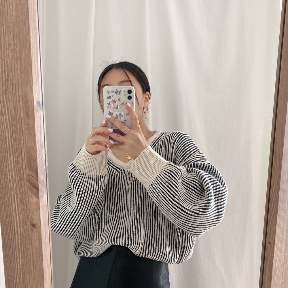 トップス レディース ニット セーター 秋 冬 Vネック 長袖 柄 デザイン ストライプ シンプル カジュアル 大人カジュアル かわいい 大人可愛い 綺麗めカジュアル 大人 女性らしい お出かけ