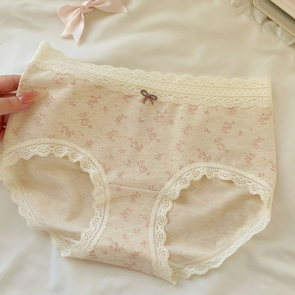 【1点ご購入 で10点プレゼントいたします】抗菌綿入り股間純綿パンツレディースミッドウエストレースレディース三角パンツ