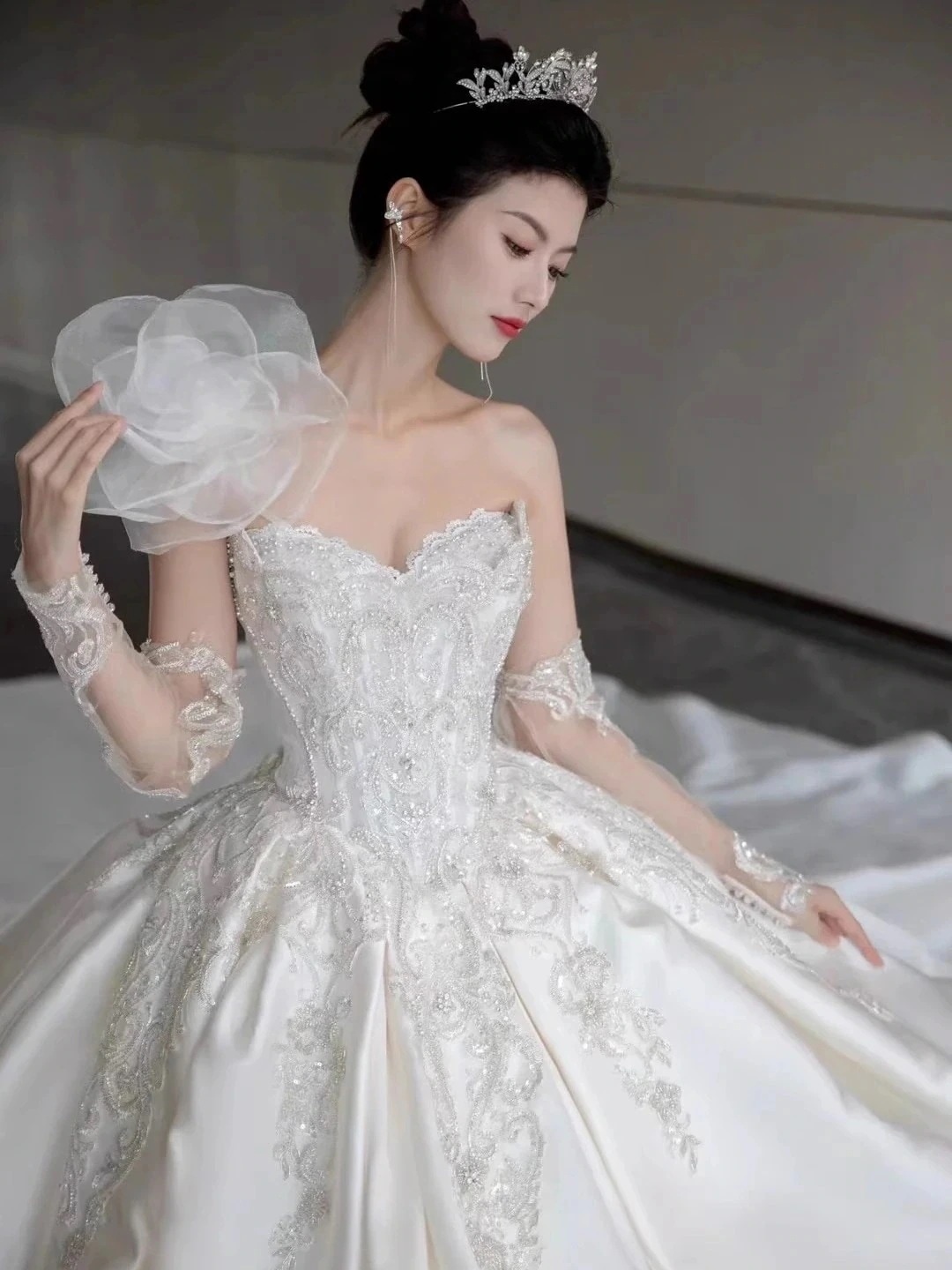 ストラップレスウェディングドレス花嫁2025プリンセスサテンメインヤーン重工業ハイエンドセンス小男