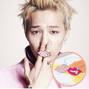 Babyさん専用❤︎G-DRAGON(左側) PEACEMINUSONE - 🩷G-DRAGON ペンライト ミニキーリング