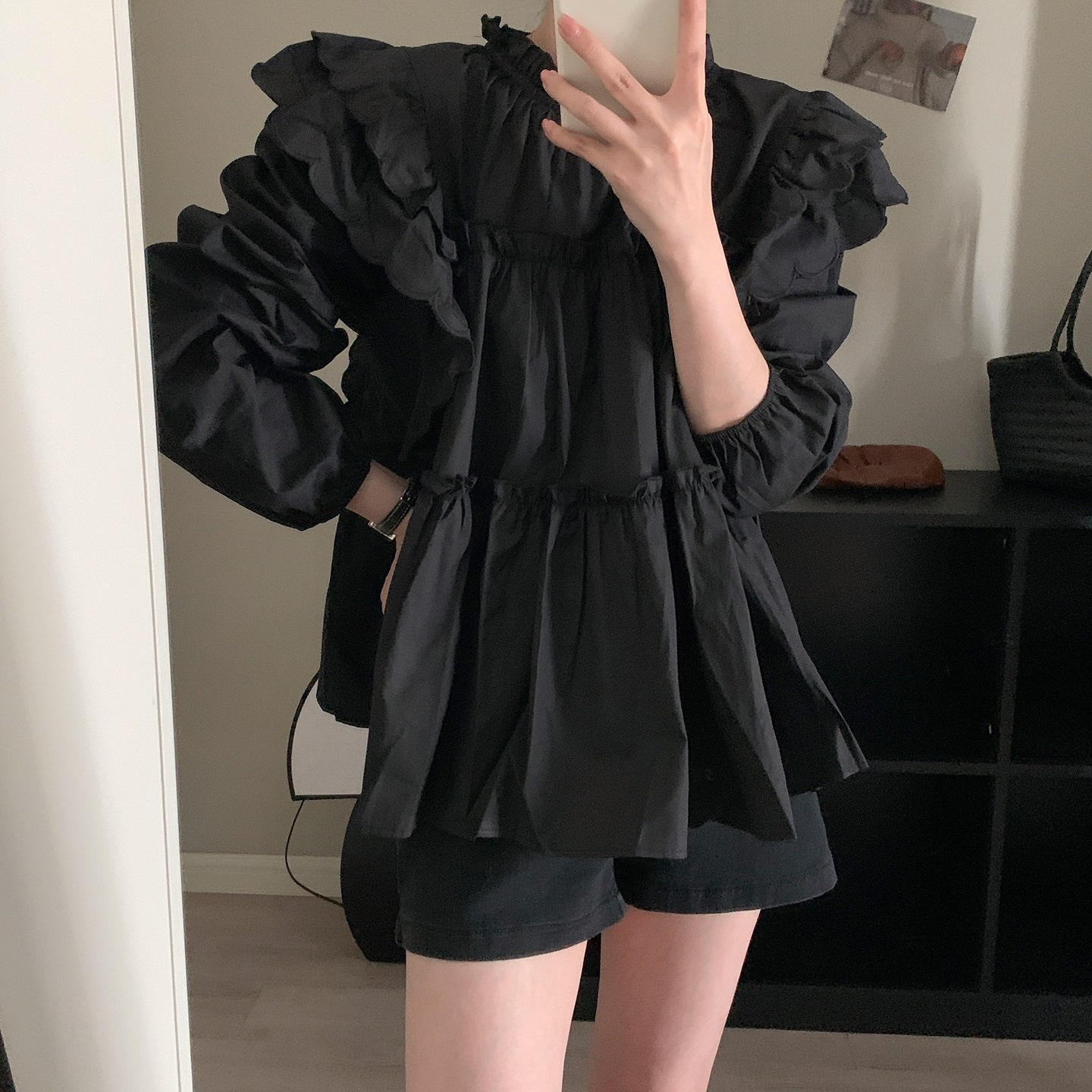 ブラウス チュニック 黒 チェック フリル フリルブラウス 韓国 レディース オルチャン トップス カットソー 袖あり 長袖 ラウンドネック フレア セミフレア かわいい 大人可愛い