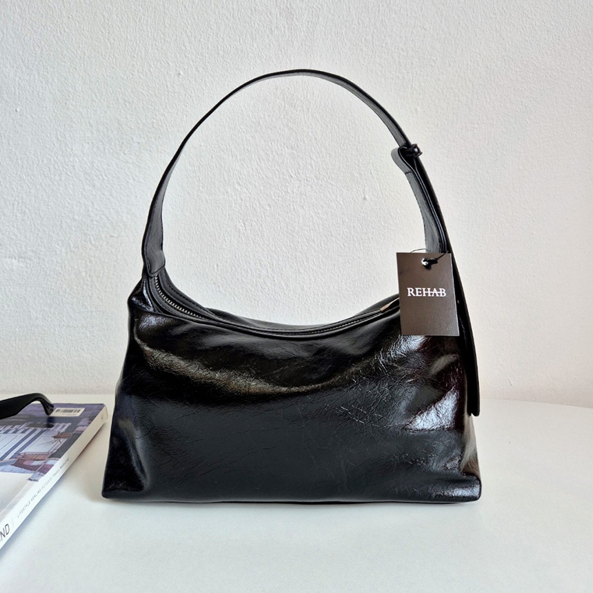 Baron Leather Hobo Bag l 上品な光沢感のミニマルショルダー 5,586円