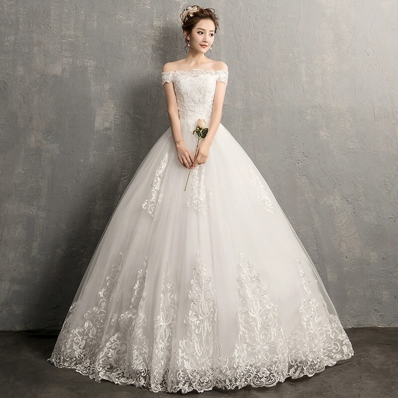 ウェディングドレス 結婚式のドレス 花嫁ドレス ロングドレス ロング丈 マキシ丈 袖なし デコルテが美しく見えるオフショルダー Aライン レース 刺繍 バックコンシャス 美しい かわいい 大人可愛い 8,599円