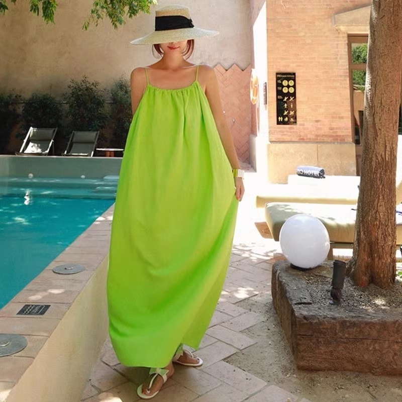 ギャザーネック キャミソールワンピ ワンピース 膝下丈 ミモレ丈 ロング丈 袖なし ノースリーブ 襟なし ラウンドネック Aライン 裾広がり 肌見せ デコルテ見せ 鎖骨見せ かわいい 大人可愛い