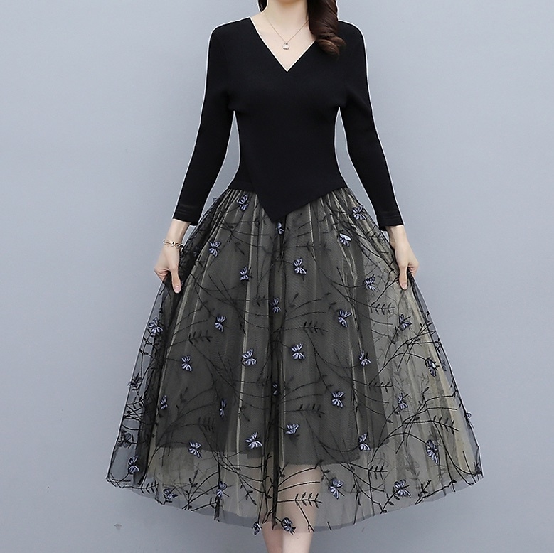 ワンピース フレアワンピース 膝丈 ひざ丈 袖あり 長袖 Vネック Aライン レース 刺繍 チュール ウエストマーク 切り替えデザイン ドッキング 透け感 シースルー ニット 異素材MIX かわいい 6,494円