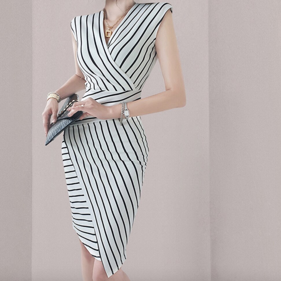 ワンピース ドレス レディース ショート ノースリーブ Vネック ウエストマーク タイト かわいい 大人可愛い きれいめ シンプル 大人 上品 おしゃれ ストライプ 夏 お出かけ リゾート ホワイト