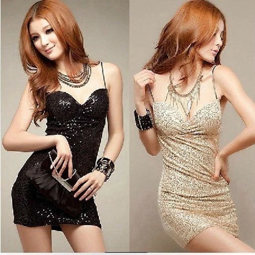 名媛セクシーな夜店は胸を巻いて胸を拭きます