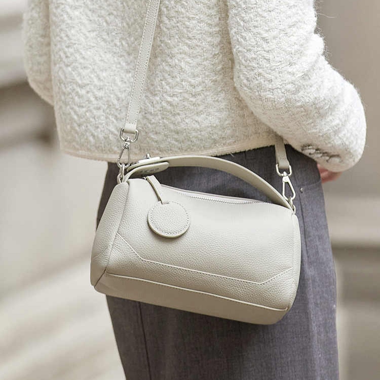 ショルダーバッグ トートバッグ ボディバッグ ハンドバッグ 本革 3WAY 軽量設計 シンプル ワーケーション コーディネート ビジネス 通勤 旅行 外出