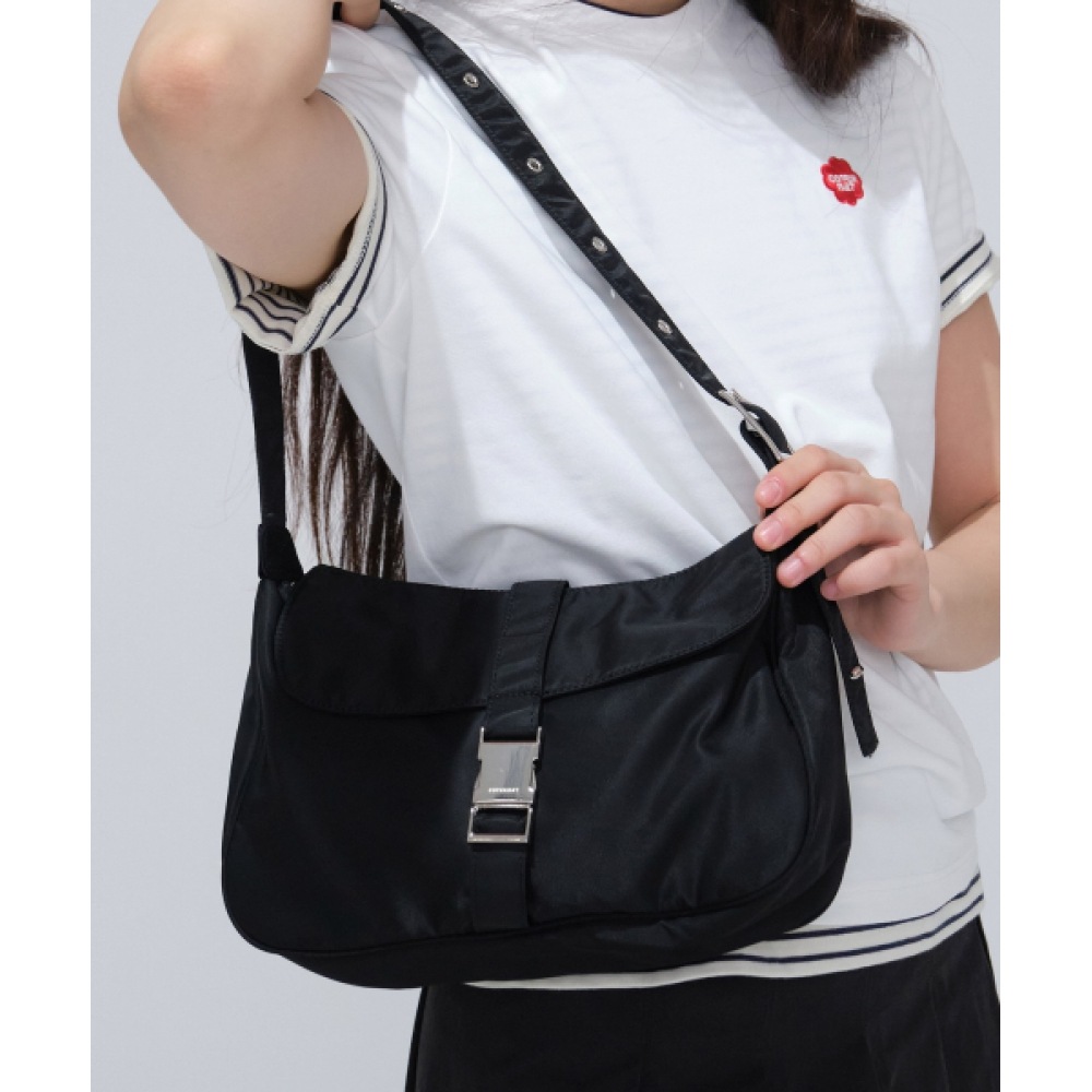 COVERNAT WOMAN クローバーハートグローバックルショルダーバッグブラック