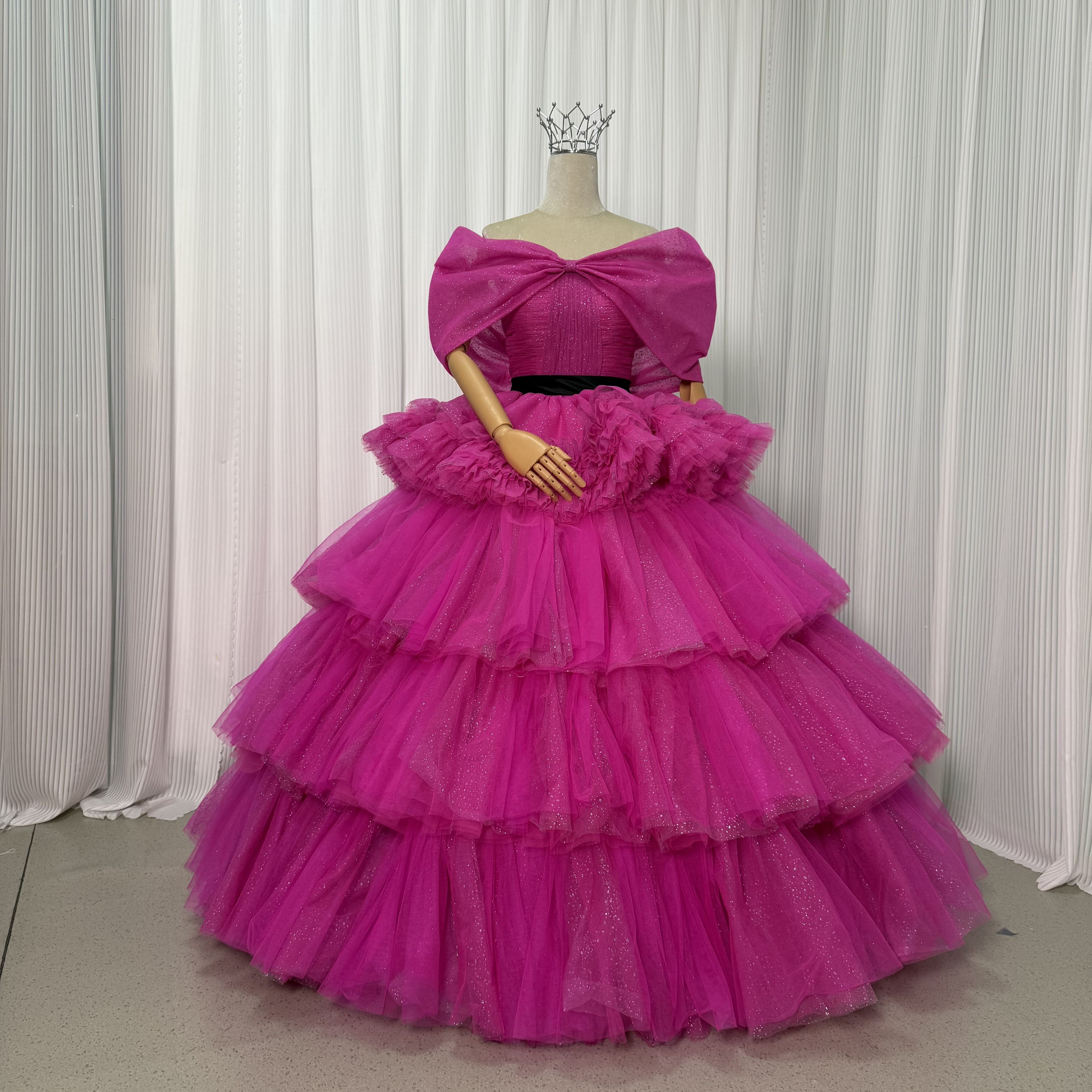 上品！ボリュームドレス ビビッドピンク カラードレス オフショルダー サッシュベルト 花嫁 前撮り