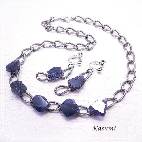 アイオライトのネックレス ペンダントとイヤリング ピアス 作家 /Kasumi かすみ ハンドメイド